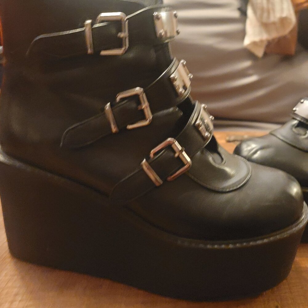 Women's Size 10 Black Wedge 4 inch boot buckle goth